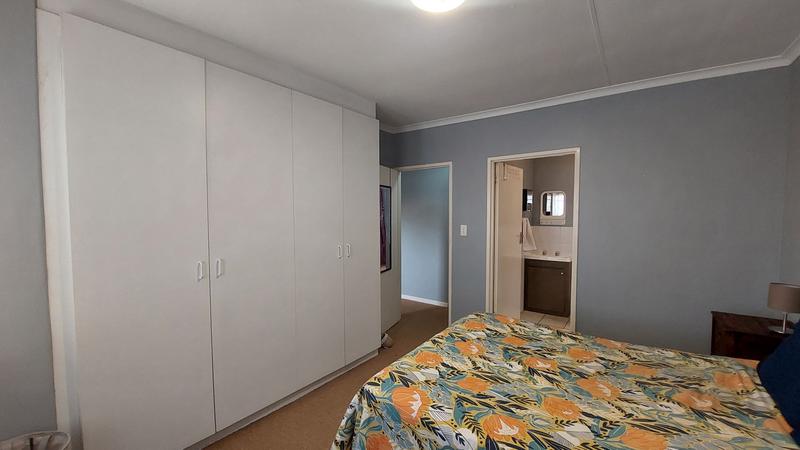 To Let 2 Bedroom Property for Rent in Oakglen Western Cape